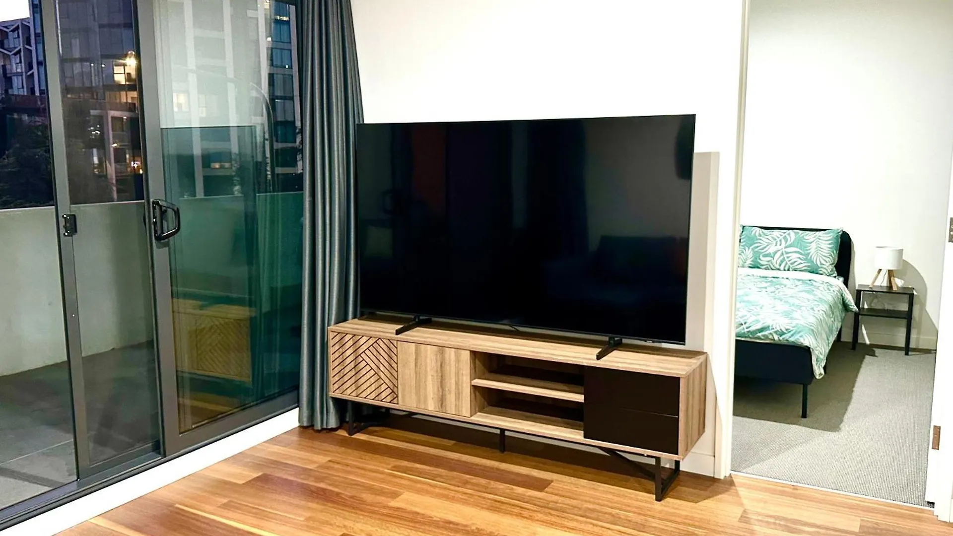 Apartment Modern Quiet Two Bedroom Apt In Canberra City