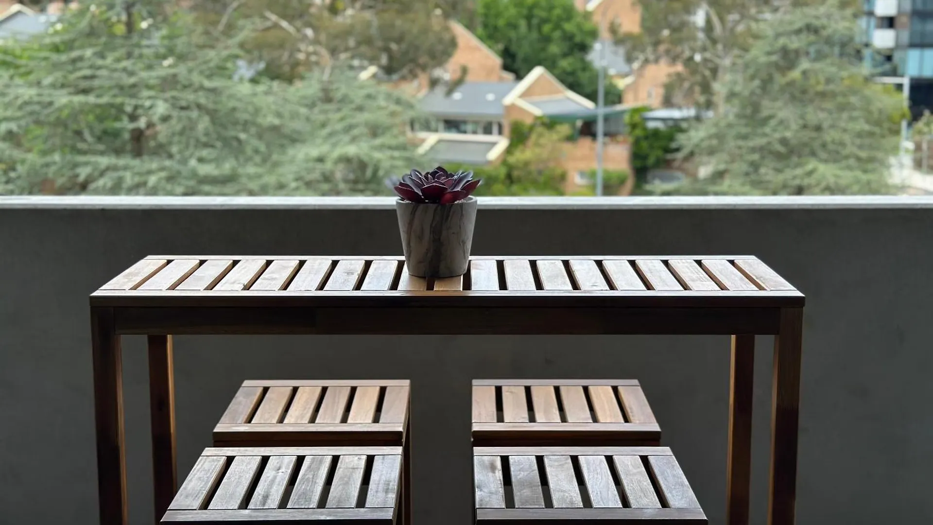 Modern Quiet Two Bedroom Apt In Canberra City Apartment