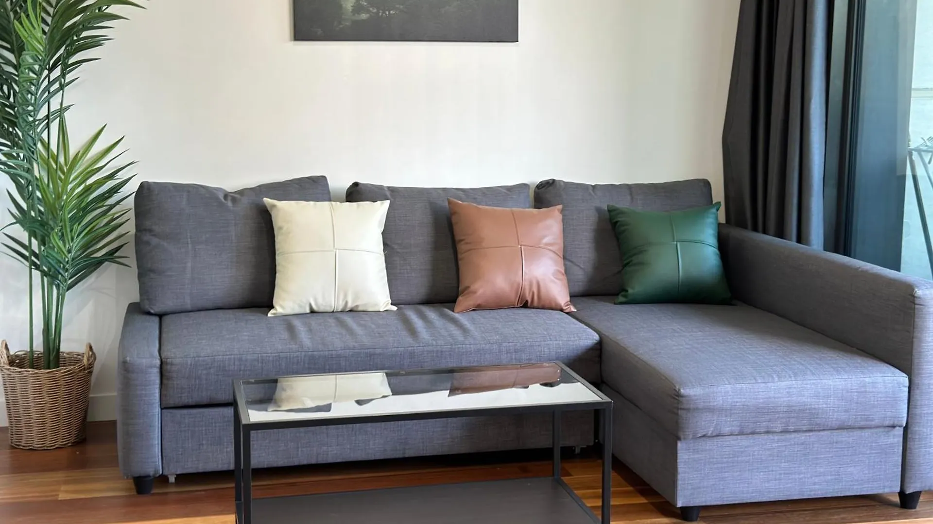 Modern Quiet Two Bedroom Apt In Canberra City Apartment